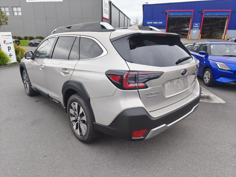 2026 Subaru Outback 2.5i Touring, photo 2