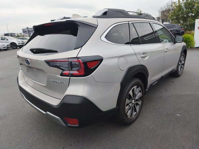 2026 Subaru Outback 2.5i Touring, photo 3