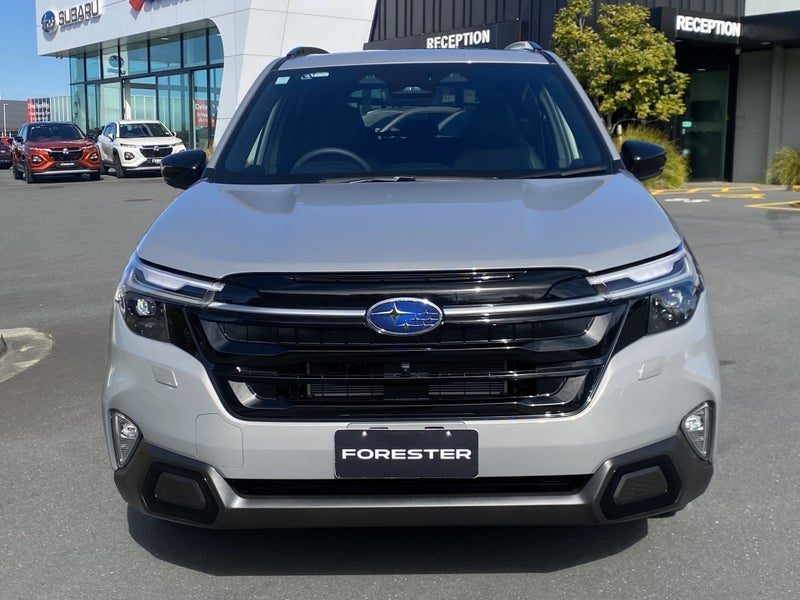 2026 Subaru Forester 2.5 Touring Hybrid AWD CVT, photo 2