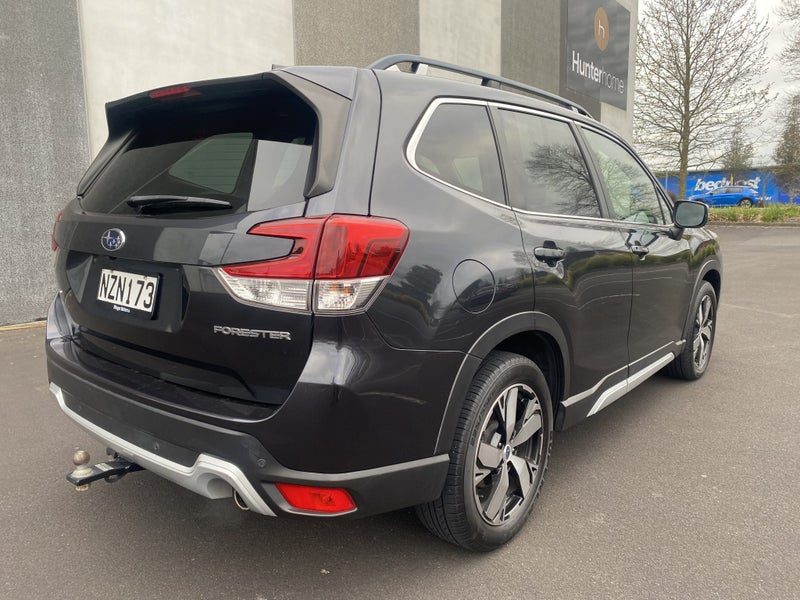 2018 Subaru Forester Premium 2.5p/4wd/cvt, photo 3
