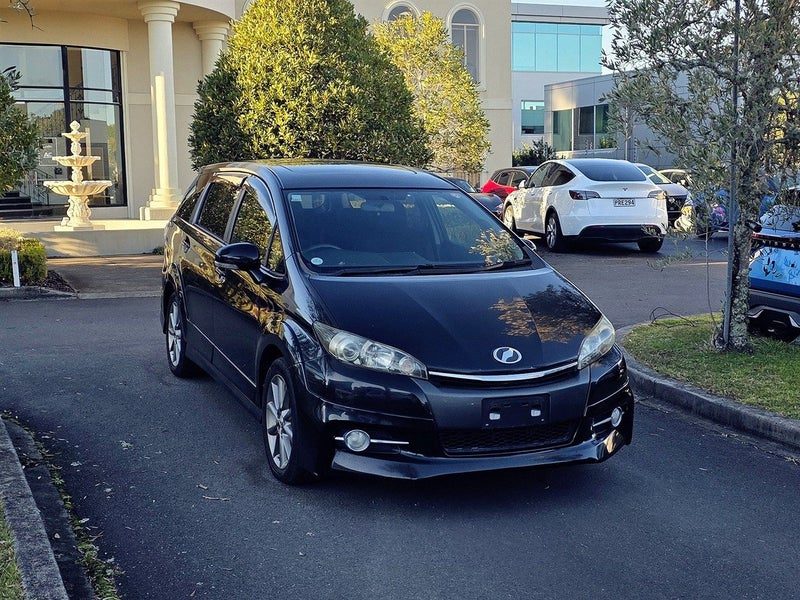 2012 Toyota Wish Sunroof. Alloy Wheels.