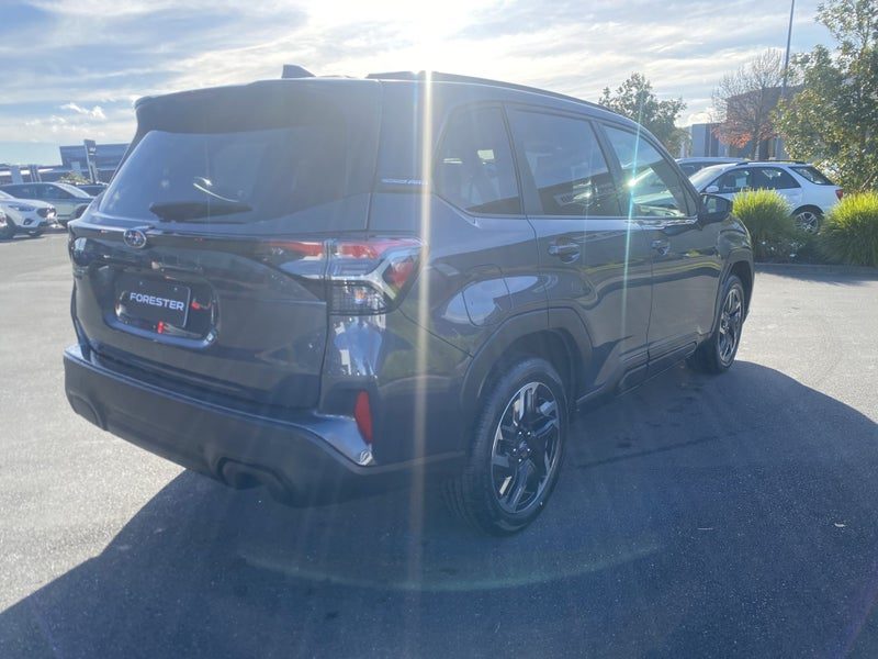2026 Subaru Forester Touring ICE, photo 3
