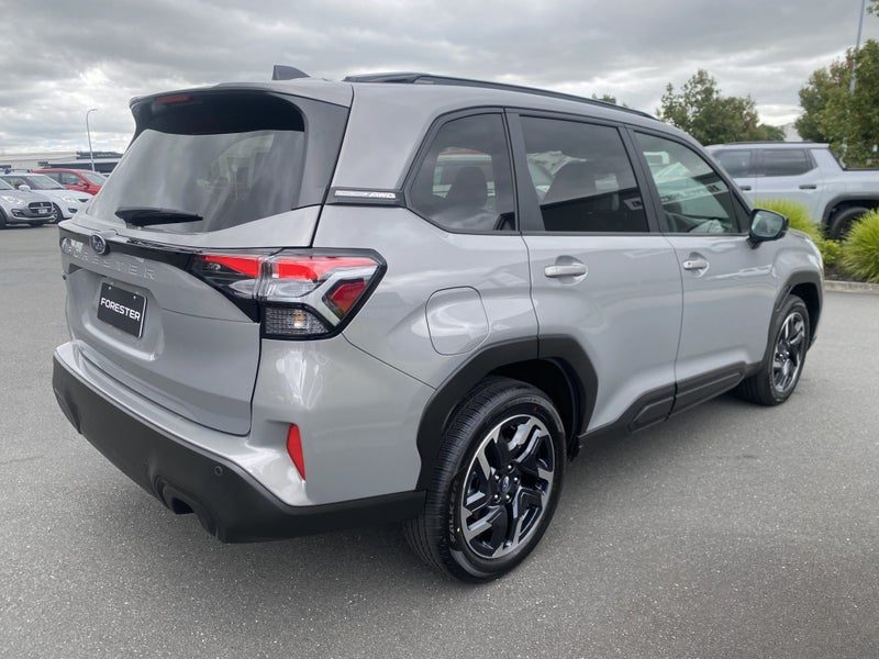 2026 Subaru Forester Touring Petrol, photo 2