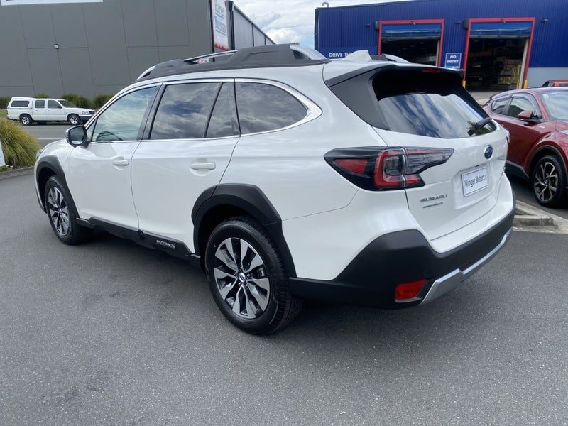 2026 Subaru Outback 2.5i Touring, photo 3