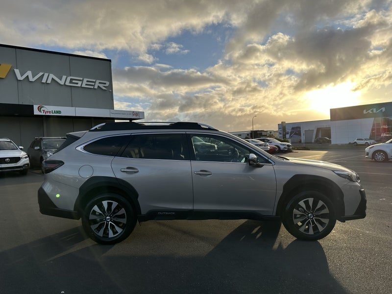 2026 Subaru Outback 2.5i Touring, photo 2