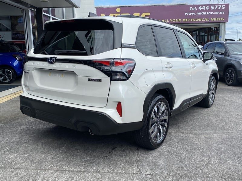 2026 Subaru Forester Touring, photo 2