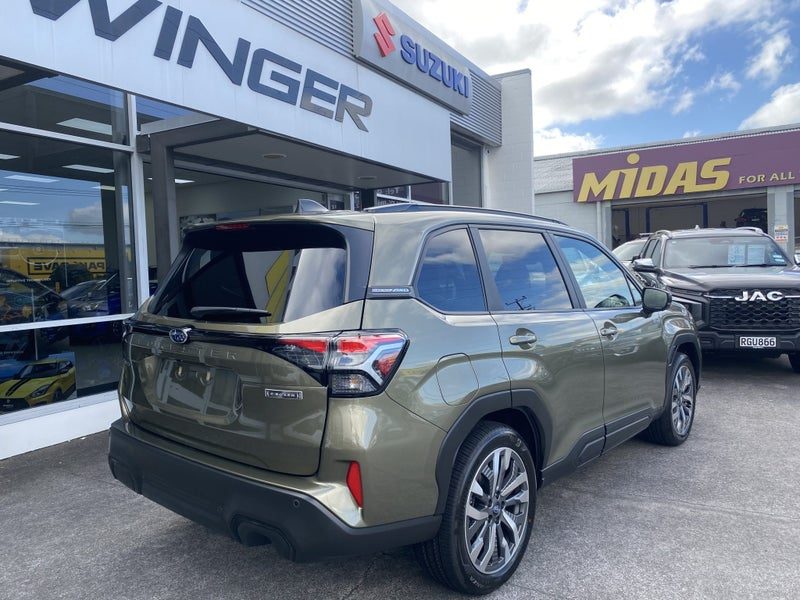 2026 Subaru Forester Touring, photo 2