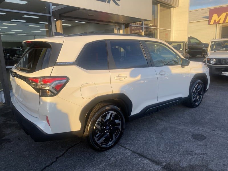 2026 Subaru Forester Touring, photo 2