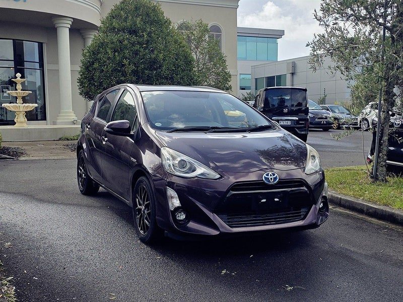 2015 Toyota Aqua Hybrid G Model, main photo