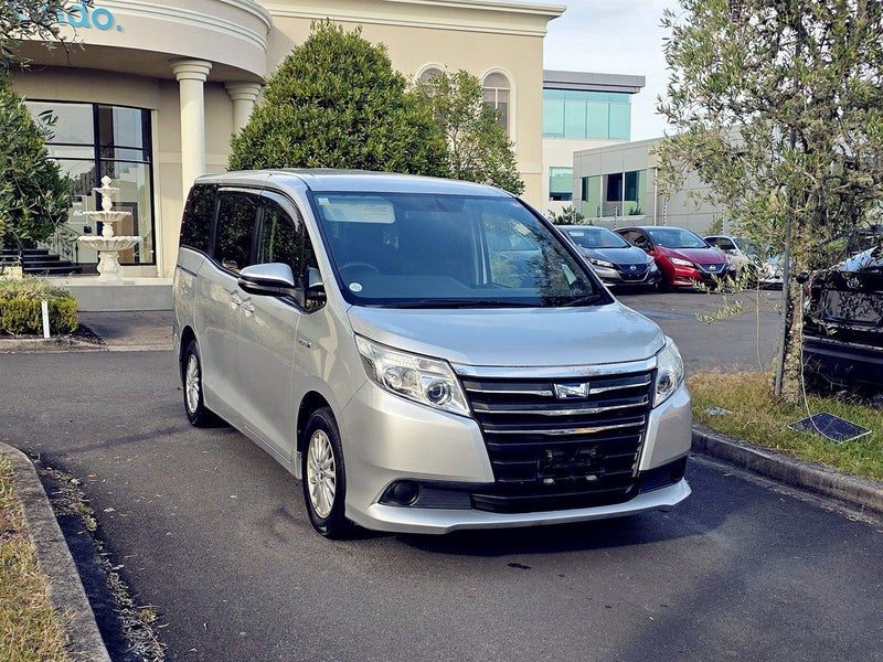 2014 Toyota Noah HYBRID X