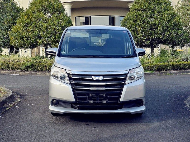 2014 Toyota Noah HYBRID X, photo 2