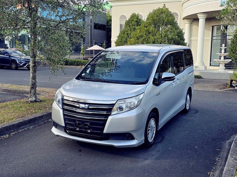 2014 Toyota Noah HYBRID X, photo 3
