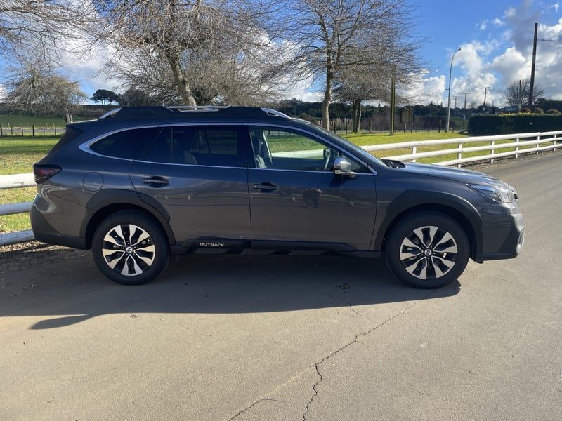 2026 Subaru Outback 2.5i Touring, photo 3