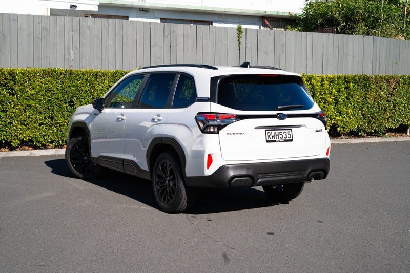 2026 Subaru Forester Hybrid AWD Touring, photo 3