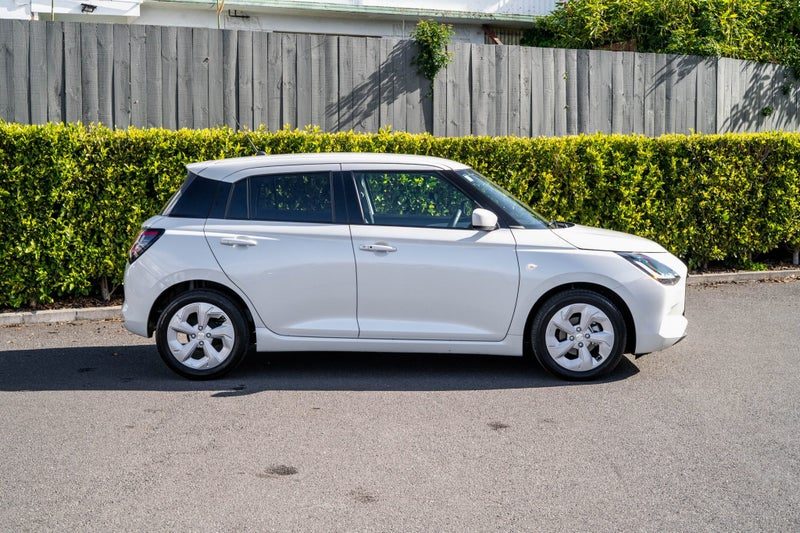 2026 Suzuki Swift GLZ 1.2 Auto Hybrid, photo 2