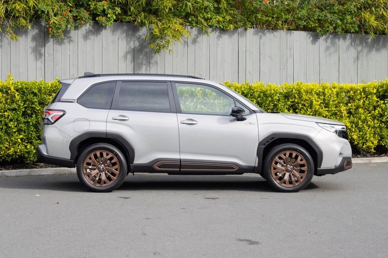 2026 Subaru Forester Hybrid Sport AWD, photo 2