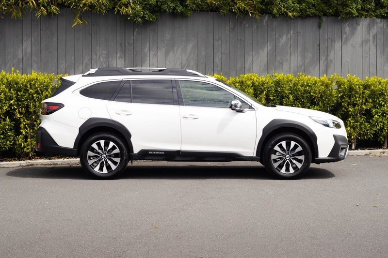 2026 Subaru Outback Touring, photo 2