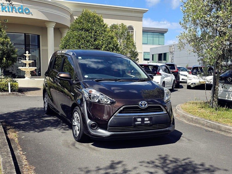 2017 Toyota Sienta HYBRID G 7 Seater!