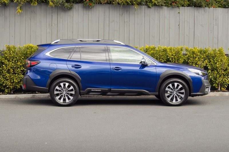 2026 Subaru Outback Touring, photo 2