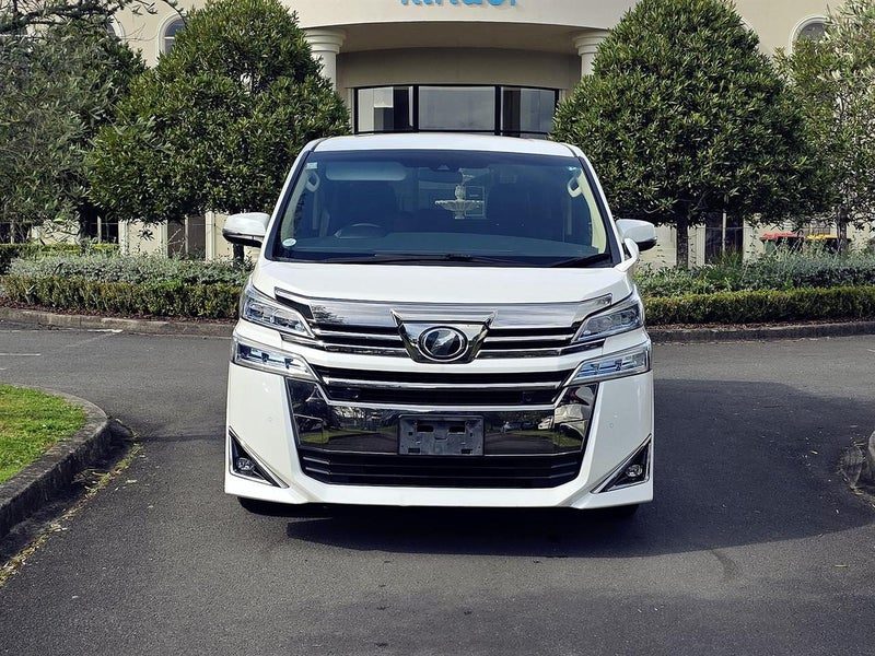 2019 Toyota Vellfire 8 Seater, photo 2