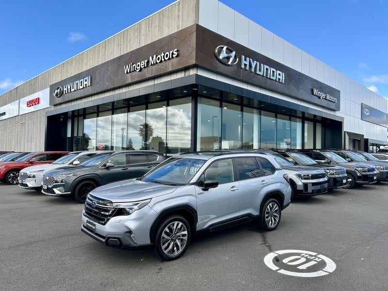 2026 Subaru Forester Hybrid Touring, photo 2