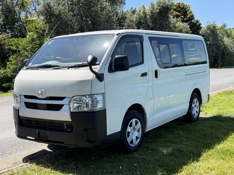 2022 Toyota Hiace DX LWB, photo 3