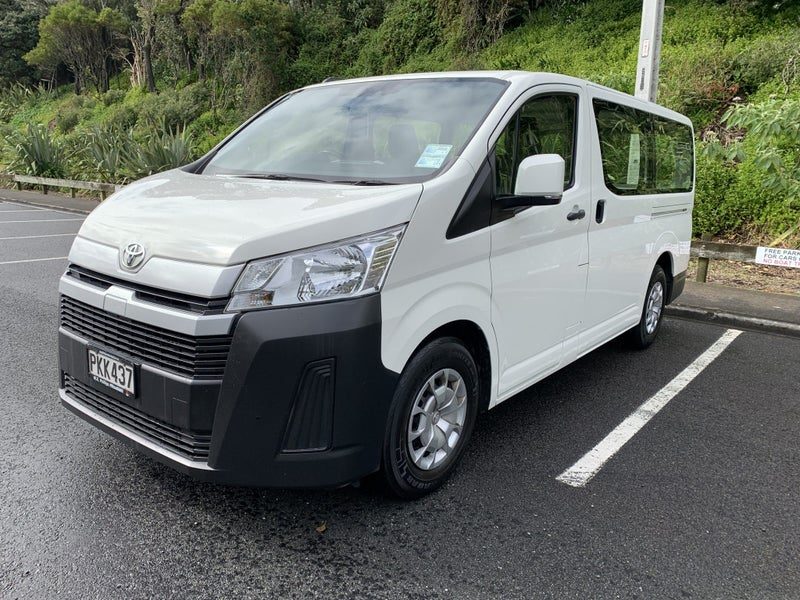 2022 Toyota Hiace ZR GVN 2.8DT/6MT, photo 3