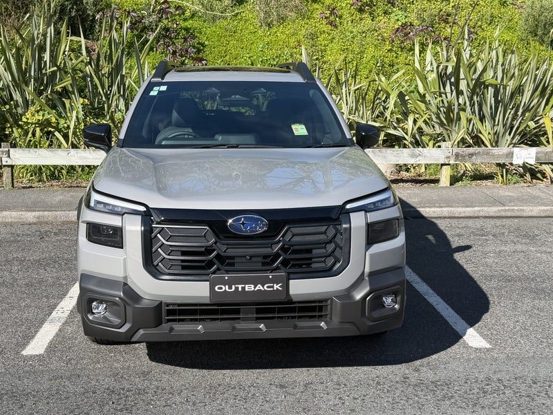 2026 Subaru Outback AWD Touring, photo 2