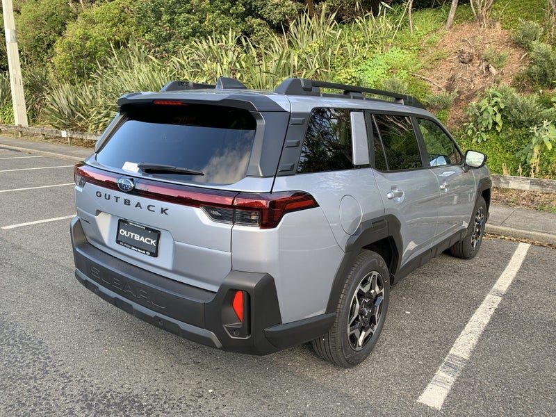 2026 Subaru Outback AWD Touring, photo 2