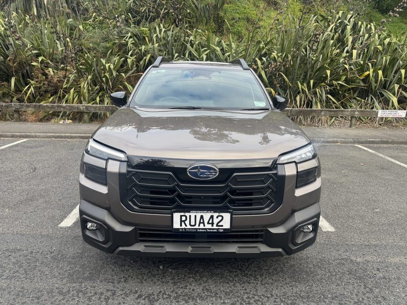 2026 Subaru Outback AWD Touring, photo 2