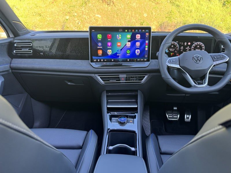 2026 Volkswagen Tiguan R-Line AWD - Touring Pack!, photo 2
