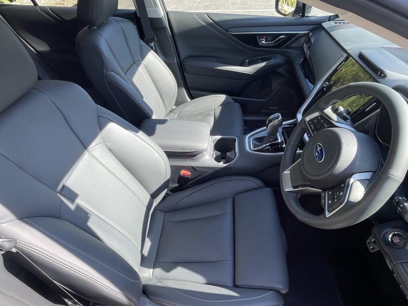2026 Subaru Outback Touring 2.5P AWD, photo 2