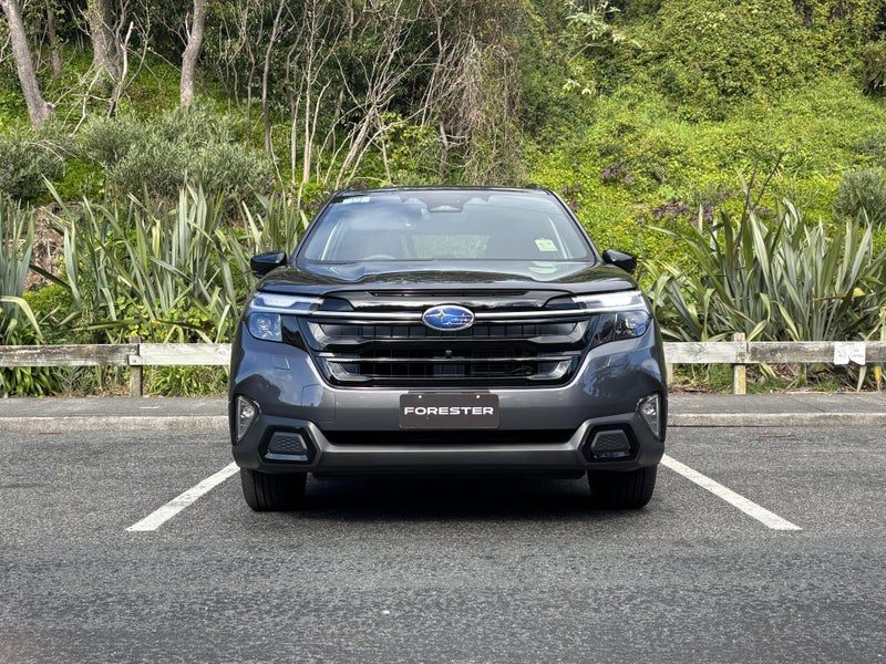 2026 Subaru Forester AWD Touring, photo 2