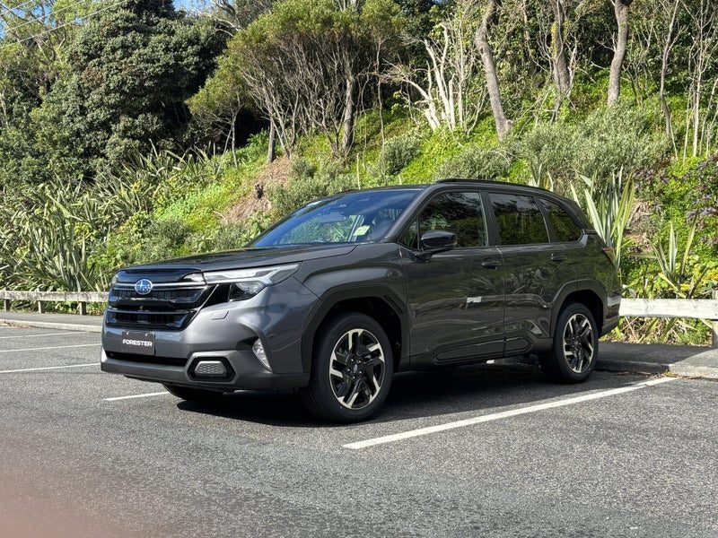 2026 Subaru Forester AWD Touring, photo 3