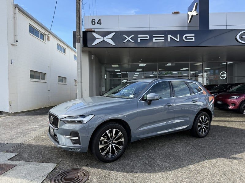 2022 Volvo XC60 B5 Plus AWD, photo 2