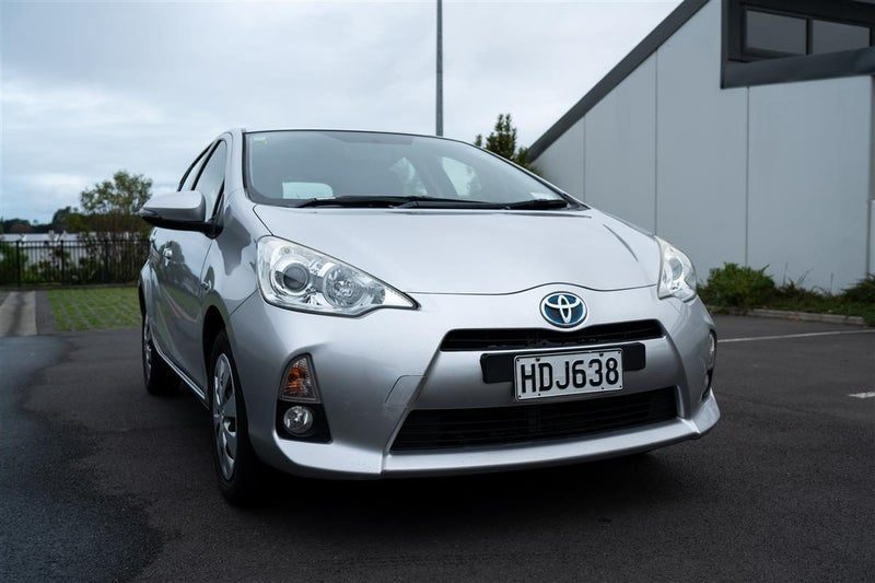 2013 Toyota Prius C, photo 3