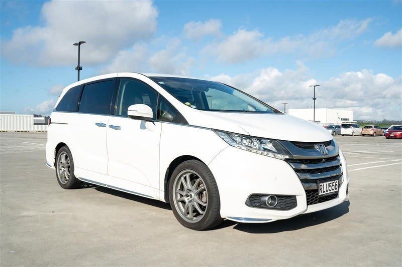 2013 Honda Odyssey Absolute, photo 2