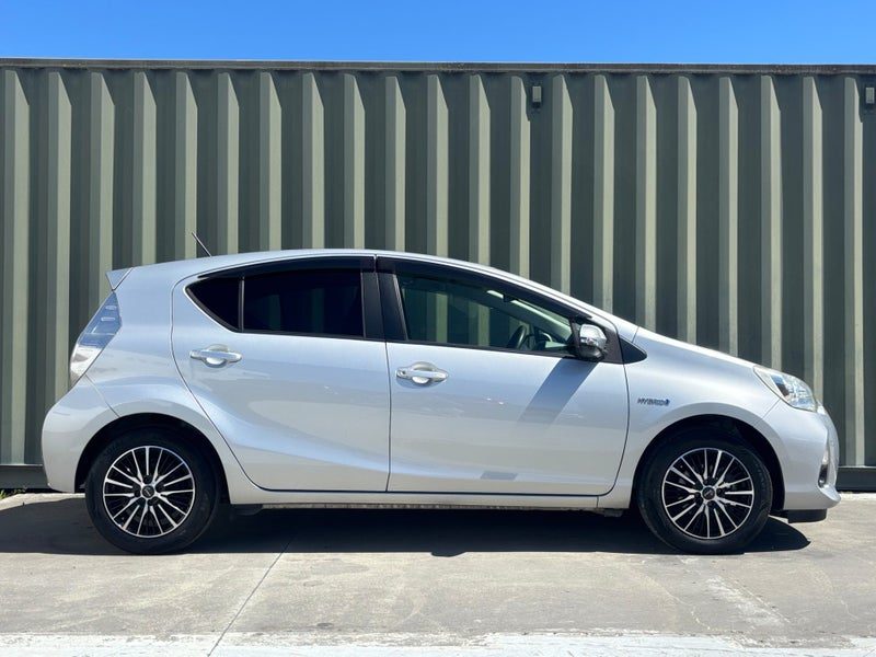 2013 Toyota Aqua S Hybrid Push Start, photo 3