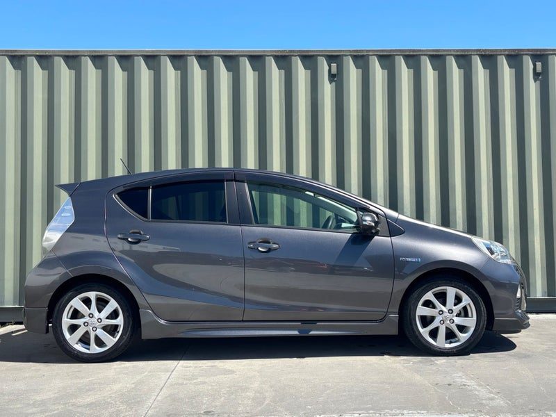 2012 Toyota Aqua S Hybird Push Start, photo 3