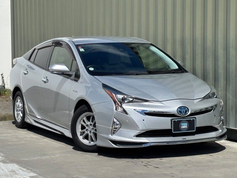 2015 Toyota Prius Hybrid S Safety Sensing
