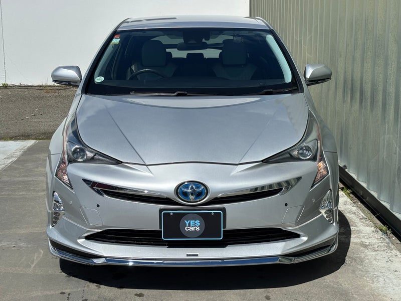 2015 Toyota Prius Hybrid S Safety Sensing, photo 2