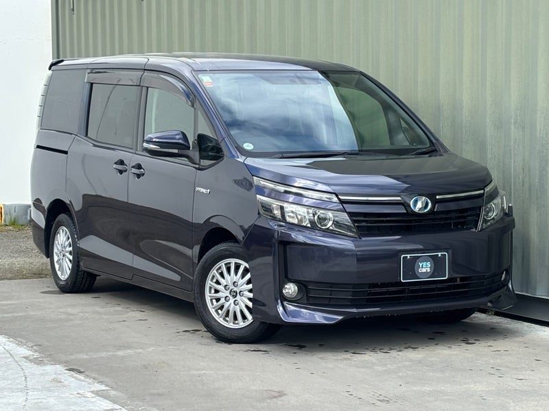 2014 Toyota Voxy Hybrid X 7 Seat
