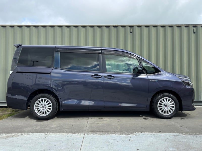 2014 Toyota Voxy Hybrid X 7 Seat, photo 2