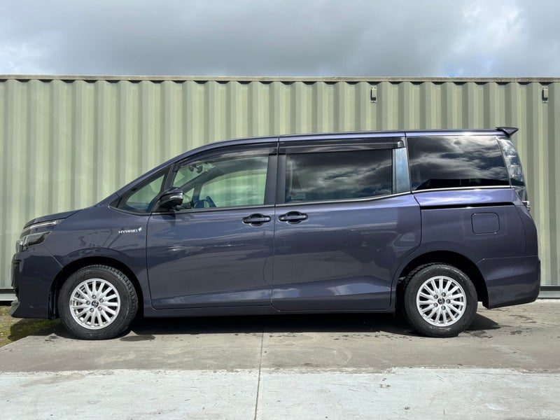 2014 Toyota Voxy Hybrid X 7 Seat, photo 3
