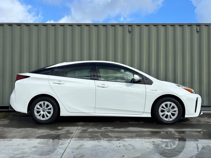 2019 Toyota Prius Hybrid S Safety Sensing Facelift, photo 2
