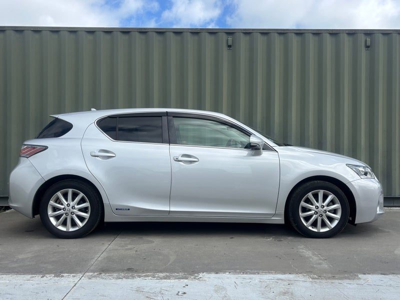2015 Lexus CT 200h Hybrid Version C, photo 2
