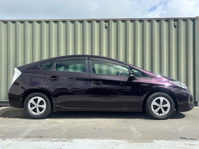 2014 Toyota Prius Hybrid, photo 2