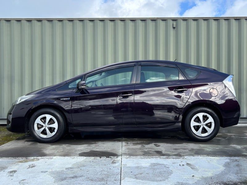 2013 Toyota Prius Hybrid S, photo 3