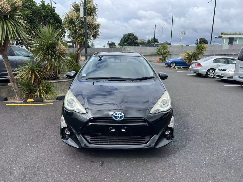 2016 Toyota Aqua Hybrid, photo 2