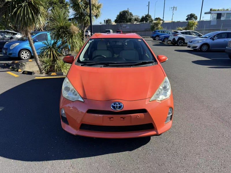 2013 Toyota Aqua Hybrid, photo 2
